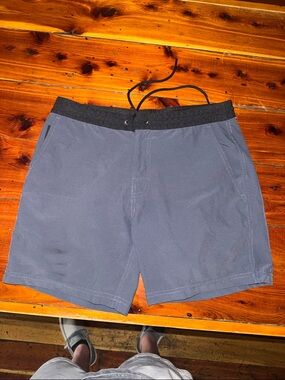 Vuori Men's Casual Drawstring Shorts in Slate Blue with Black Waistband Small